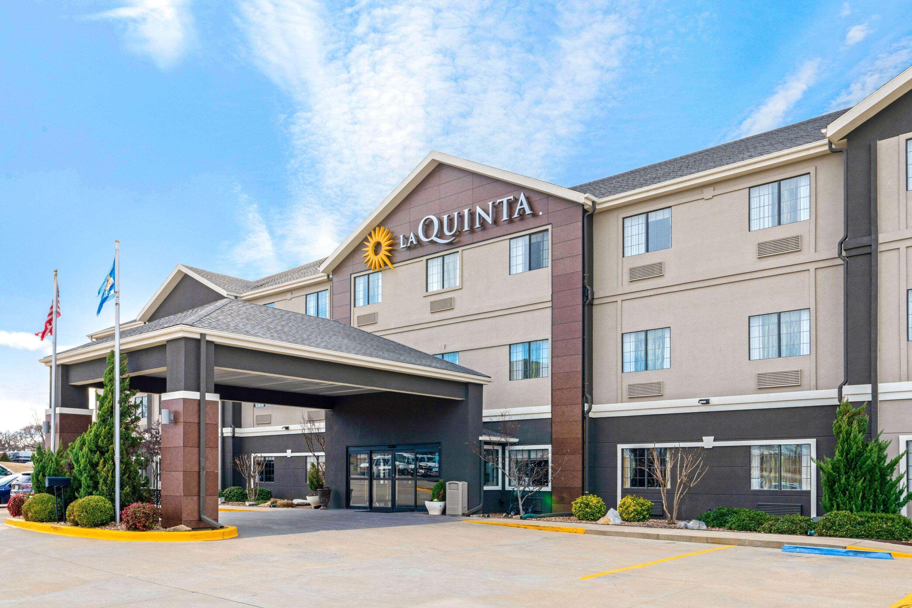La Quinta By Wyndham Ada Hotel Buitenkant foto