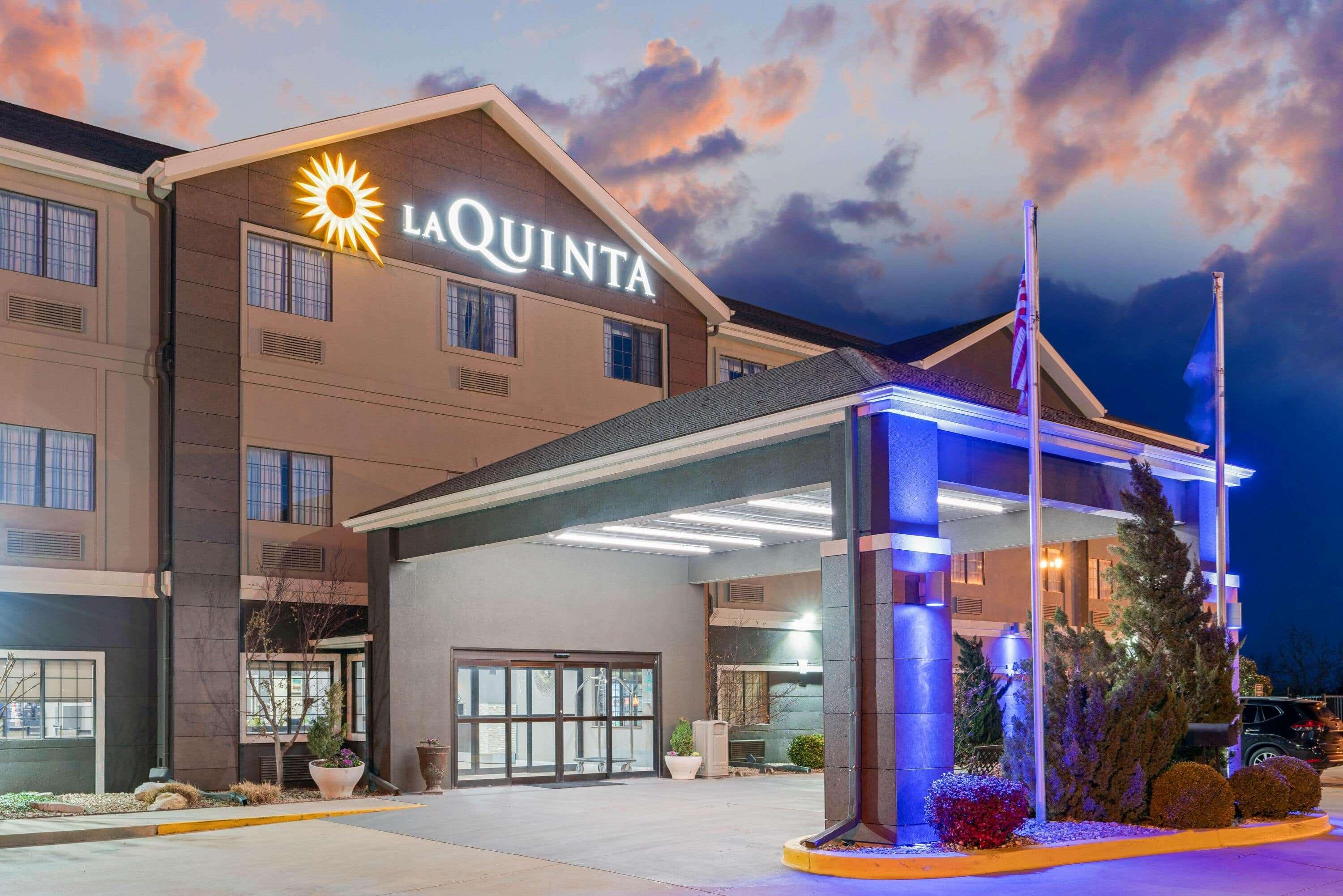 La Quinta By Wyndham Ada Hotel Buitenkant foto